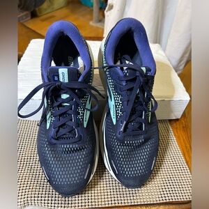 Brooks Ghost 14 Women’s Size 10.5 Wide Athletic Sneakers Peacoat/Yucca/Navy